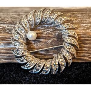 Vintage Sterling Silver Marcasite One Faux Pearl Wreath Brooch/Pin